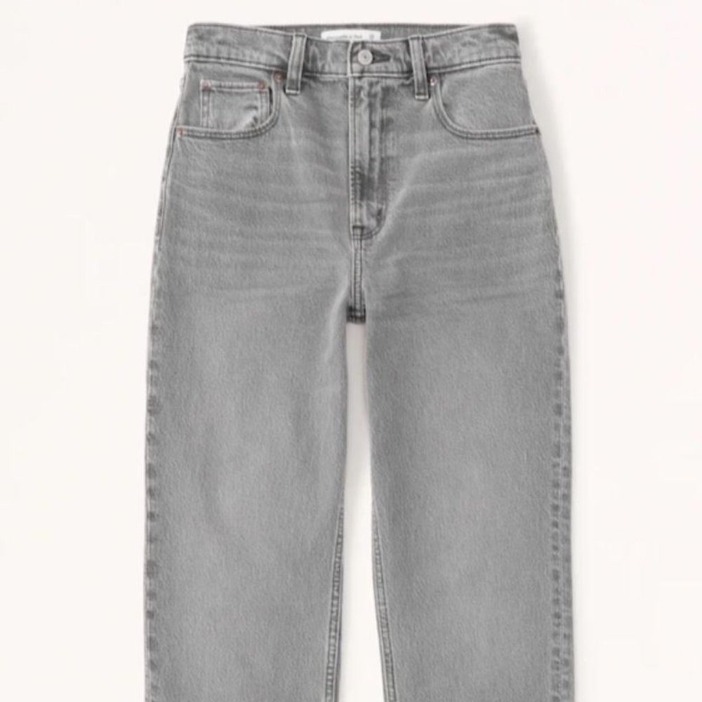 NWT Abercrombie Ultra High Rise 90s Straight Jean